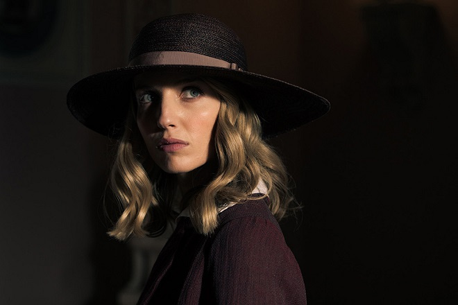 Сериал «Острые козырьки»: актриса Аннабелль Уоллис в роли Грейс Берджесс Сериал «Острые козырьки»: актриса Аннабелль Уоллис в роли Грейс Берджесс