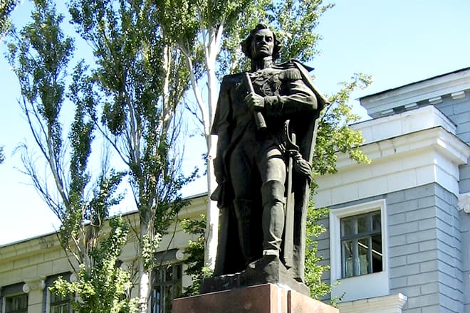 Памятник Федору Ушакову
