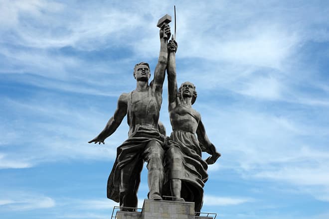 Сергей Столяров стал прототипом для скульптуры Веры Мухиной «Рабочий и колхозница»