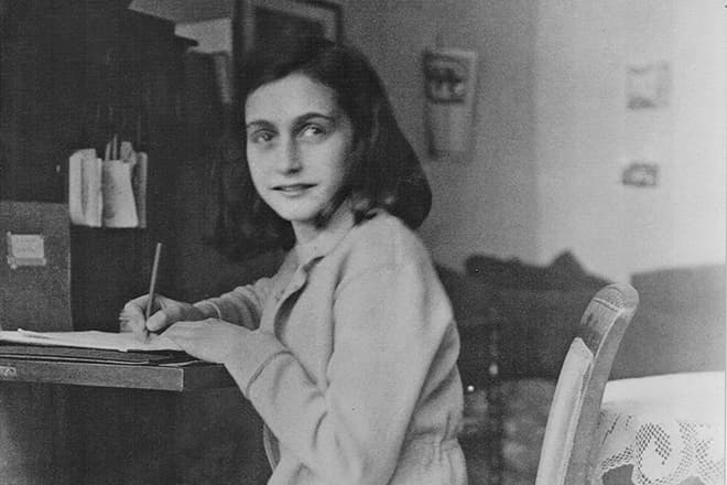 Kartinky po zaprosu "Anna Frank"