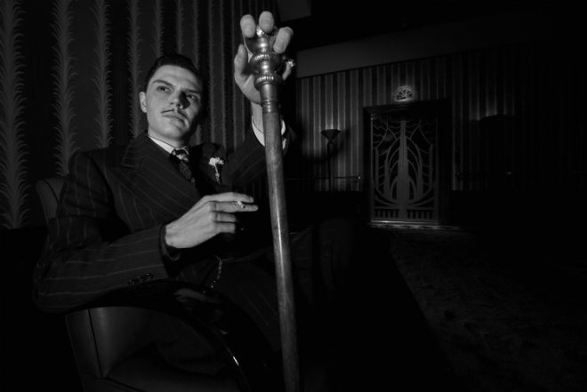 Сериал «Американская история ужасов»: актер Эван Питерс в роли Тейта Лэнгдона Сериал «Американская история ужасов»: актер Эван Питерс в роли Тейта Лэнгдона