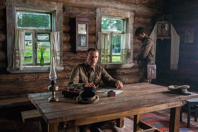 Фильм «А зори здесь тихие» (2015): актер Анатолий Белый в роли товарища «Третьего» Фильм «А зори здесь тихие» (2015): актер Анатолий Белый в роли товарища «Третьего»