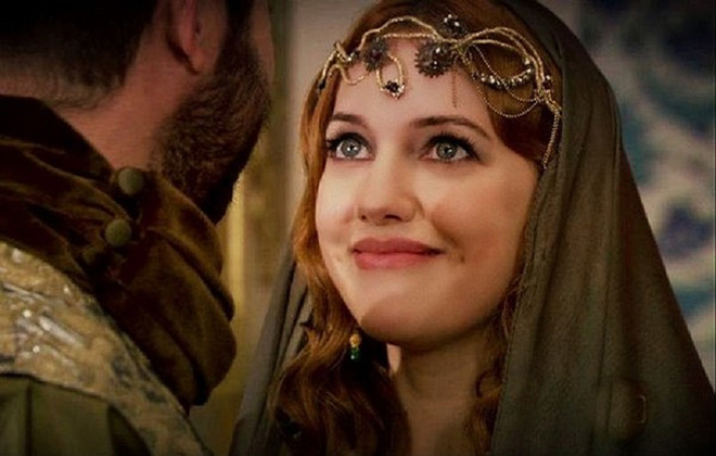 Сериал «Великолепный век»: актриса Мерьем Узерли в роли Хюррем Султан Сериал «Великолепный век»: актриса Мерьем Узерли в роли Хюррем Султан