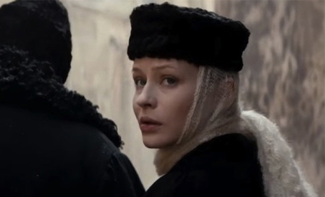 Фильм «Герой»: актриса Юлия Пересильд в роли Маши Куликовой Фильм «Герой»: актриса Юлия Пересильд в роли Маши Куликовой
