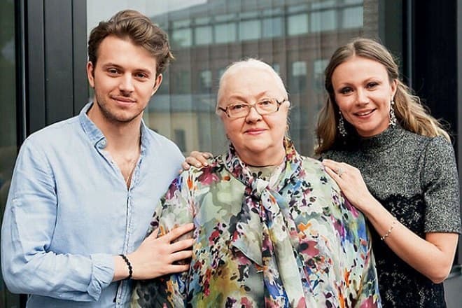 Екатерина Градова с дочерью и сыном