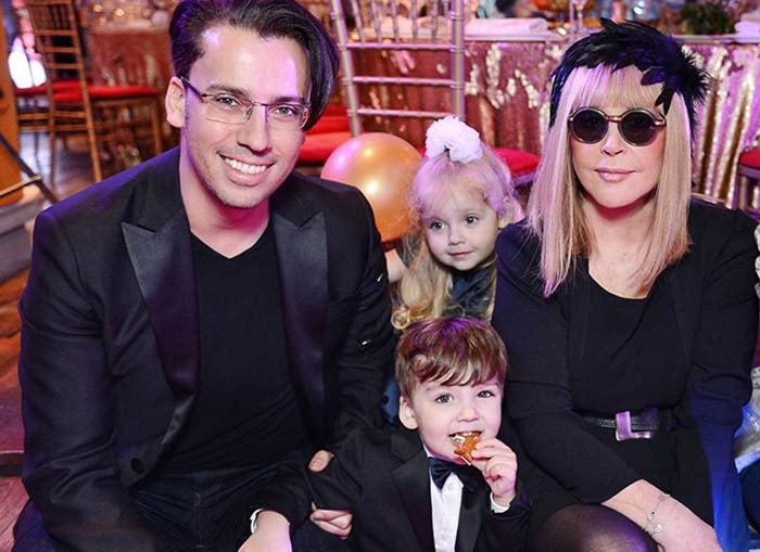 Максим Галкин с Аллой Пугачевой и детьми Максим Галкин с Аллой Пугачевой и детьми