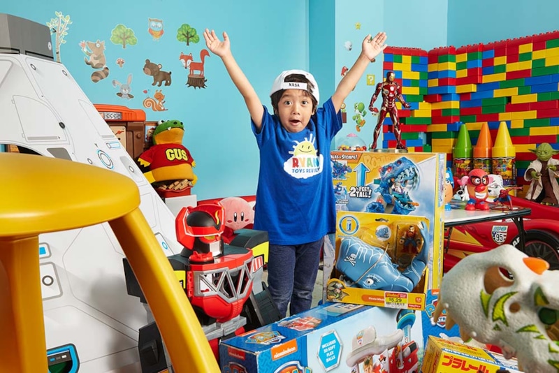 Шестилетний Райан заработал $11 млн на YouTube Шестилетний Райан заработал $11 млн на YouTube