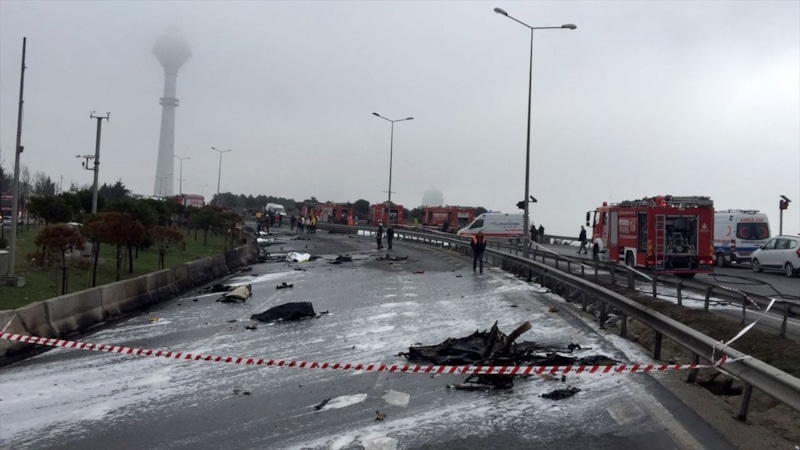 Крушение вертолета в Стамбуле - фото с места трагедии Крушение вертолета в Стамбуле - фото с места трагедии