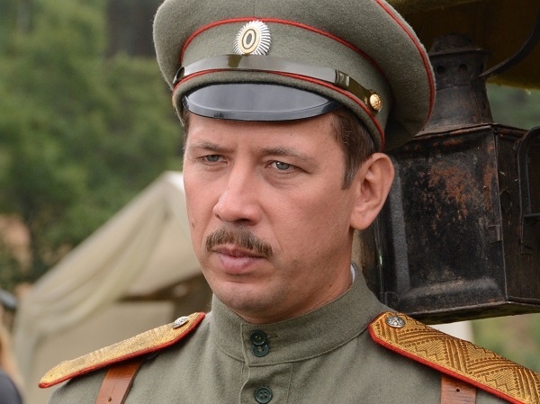 Сериал «Волчье солнце»: актёр Андрей Мерзликин в роли генерала Ромовского Сериал «Волчье солнце»: актёр Андрей Мерзликин в роли генерала Ромовского