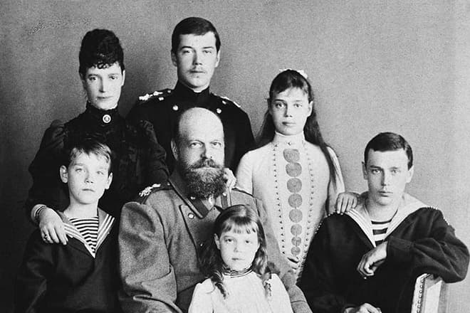 Александр III с детьми и женой