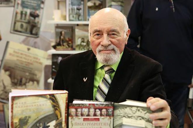 Наум Синдаловский и его книги Наум Синдаловский и его книги
