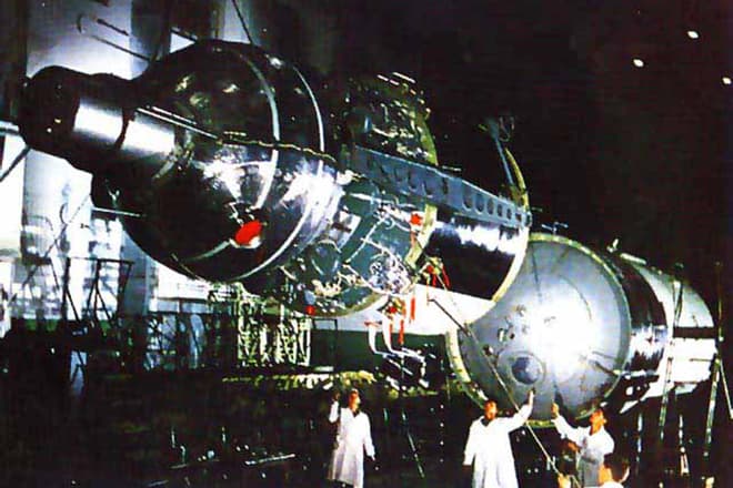 Космический корабль "Восход-2"
