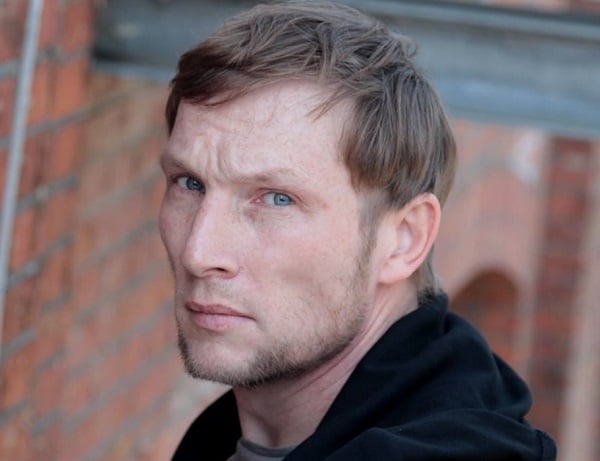 Сериал «Трасса смерти»: актер Дмитрий Брауэр в роли Козыря Сериал «Трасса смерти»: актер Дмитрий Брауэр в роли Козыря