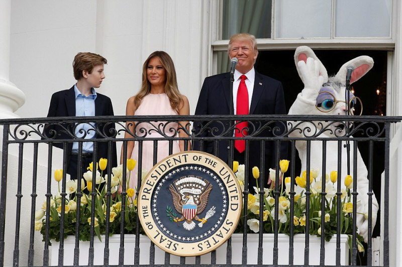 Дональд Трамп с женой и сыном на Easter Egg Roll Дональд Трамп с женой и сыном на Easter Egg Roll