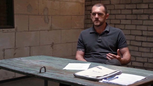 Сериал «Налёт»: актёр Денис Шведов в роли Павла Карпенко Сериал «Налёт»: актёр Денис Шведов в роли Павла Карпенко
