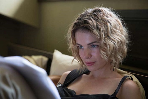 Сериал «Мертв на 99%»: актриса Анна Старшенбаум в роли Вари Сериал «Мертв на 99%»: актриса Анна Старшенбаум в роли Вари