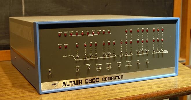 Компьютер Альтаир 8800