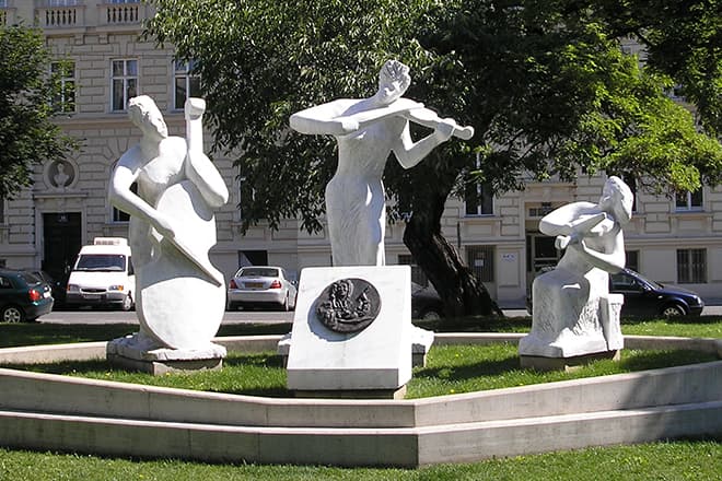 Памятник Антонио Вивальди