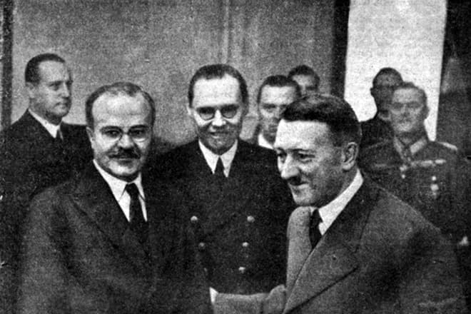 Вячеслав Молотов с Адольфом Гитлером