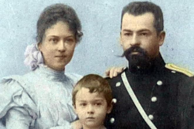 Александра и Владимир Коллонтай с сыном