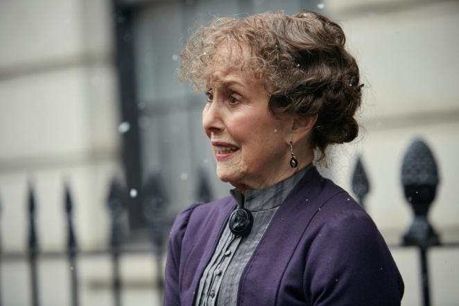 Сериал «Шерлок» актриса Уна Стаббс в роли миссис Хадсон Сериал «Шерлок» актриса Уна Стаббс в роли миссис Хадсон