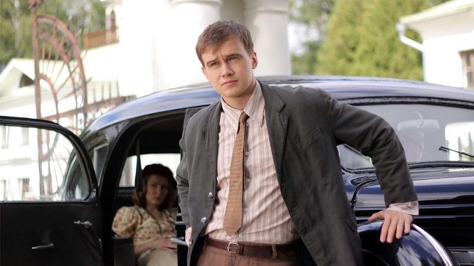 Сериал «Красные горы»: актер Алексей Бардуков в роли Ильи Рогова Сериал «Красные горы»: актер Алексей Бардуков в роли Ильи Рогова
