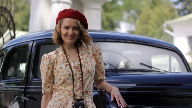 Сериал «Красные горы»: актриса Мария Кожевникова в роли Жени Сериал «Красные горы»: актриса Мария Кожевникова в роли Жени