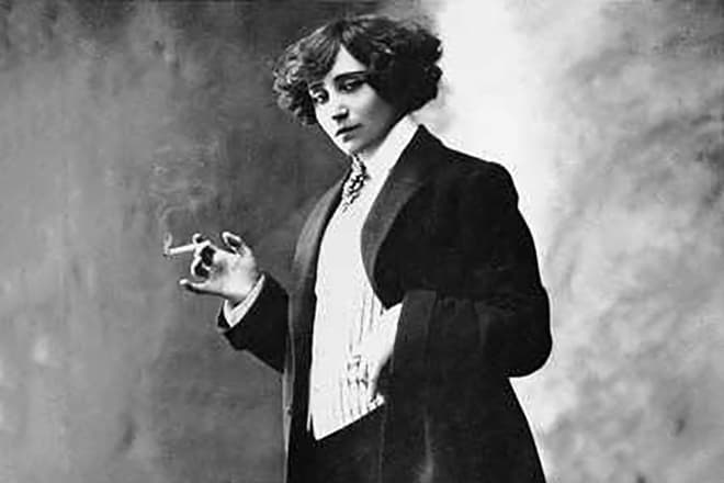 Жорж Санд с сигарой и в мужском костюме