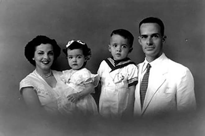 Пауло Коэльо с семьей