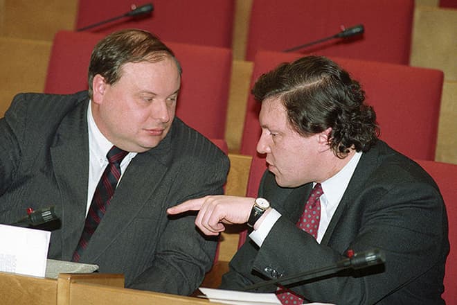 Егор Гайдар и Григорий Явлинский на заседании Госдумы