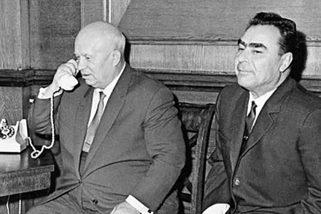 Никита Хрущёв и Леонид Брежнев