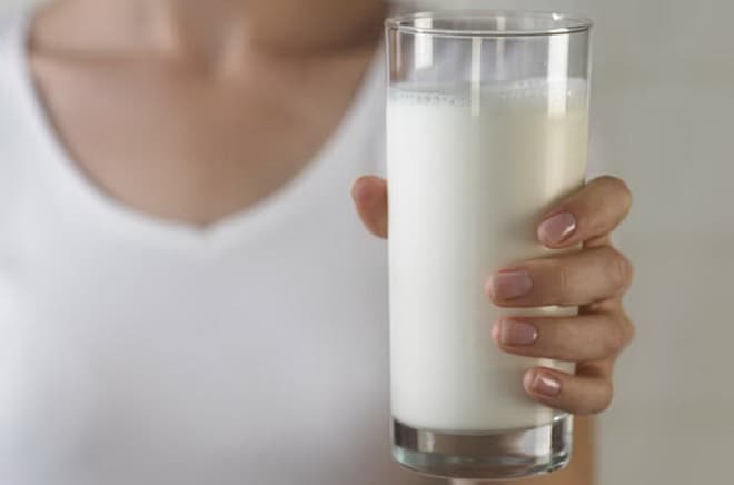 Молоко - лучшее средство для чистки светлой кожи