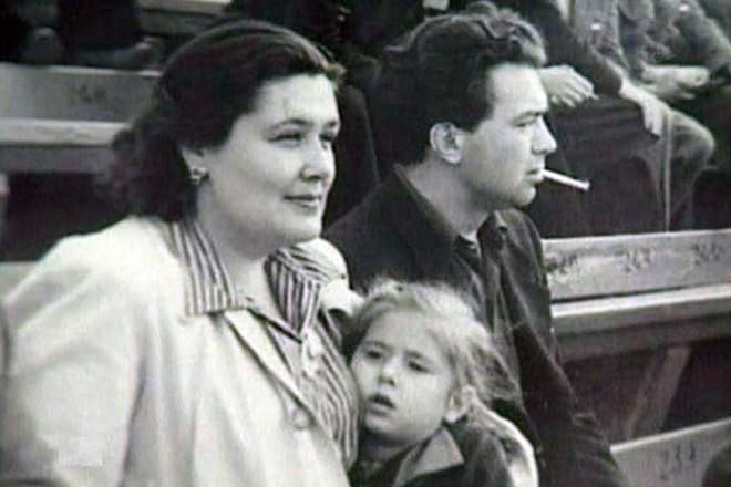 Михаил Кузнецов с женой и дочкой