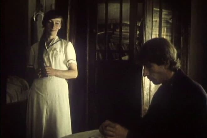 Кадр из фильма Александра Сокурова "Одинокий голос человека"