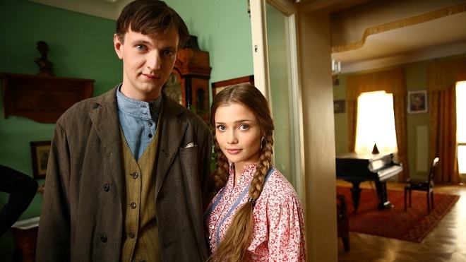 Сериал «Отчий берег»: актриса Алина Ланина в роли Алёны Сериал «Отчий берег»: актриса Алина Ланина в роли Алёны