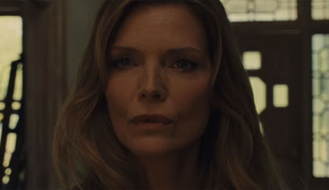 Фильм «Мама!»: актриса Мишель Пфайффер в роли женщины Фильм «Мама!»: актриса Мишель Пфайффер в роли женщины
