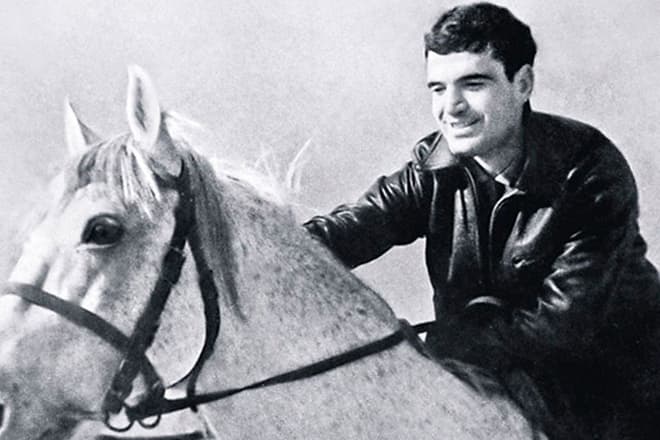 Геннадий Шпаликов на коне