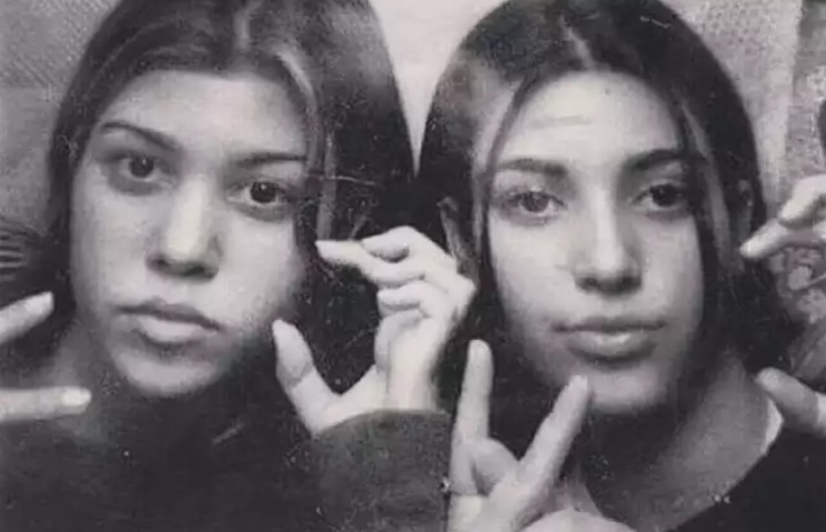 Ким (справа) и Кортни (слева) Кардашьян