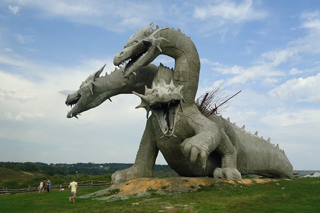 Памятник Змею Горынычу