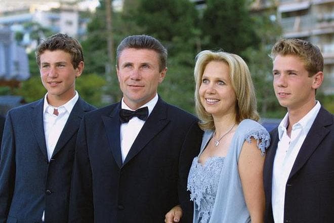 Сергей Бубка с женой и детьми