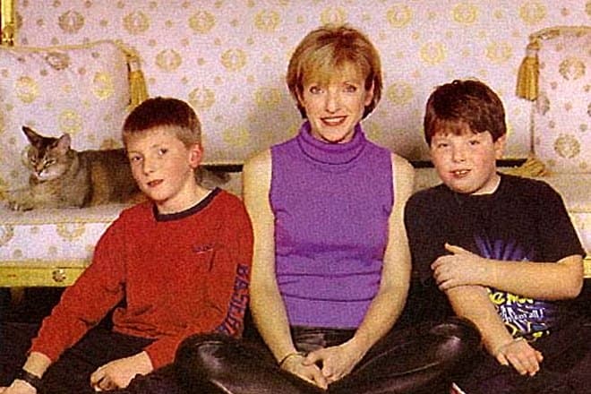 Мэри Остин с сыновьями