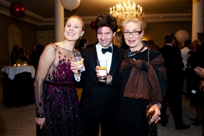 Дина Корзун с мужем и Екатериной Никитиной в 2018 году