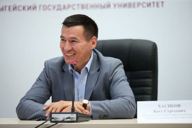 Депутат Бату Хасиков