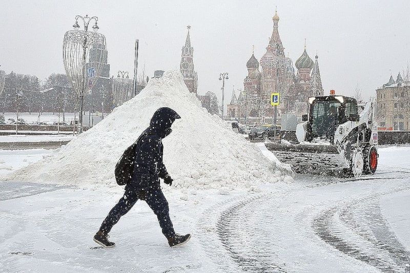 Снег в москве вчера фото