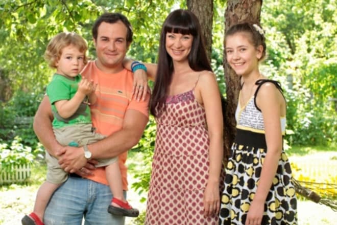 Нонна Гришаева с мужем и детьми