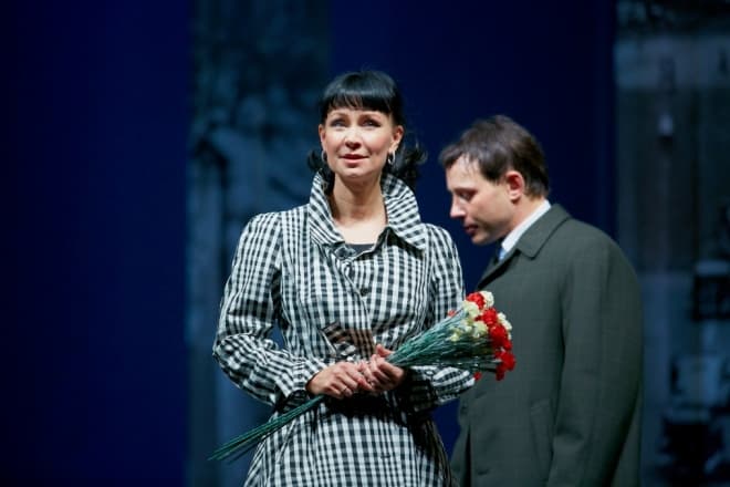 Нонна Гришаева в спектакле "Варшавская мелодия"