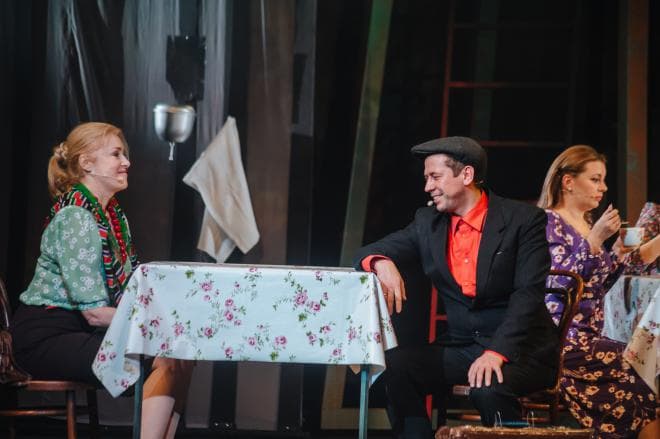 Андрей Мерзликин и Мария Шукшина на сцене 