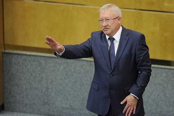 Политик Олег Морозов