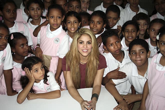 Шакира основала фонд помощи детям «Pies Descalzos Foundation»