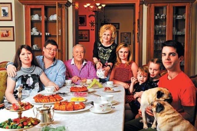 Дарья Донцова с мужем, детьми и внуками